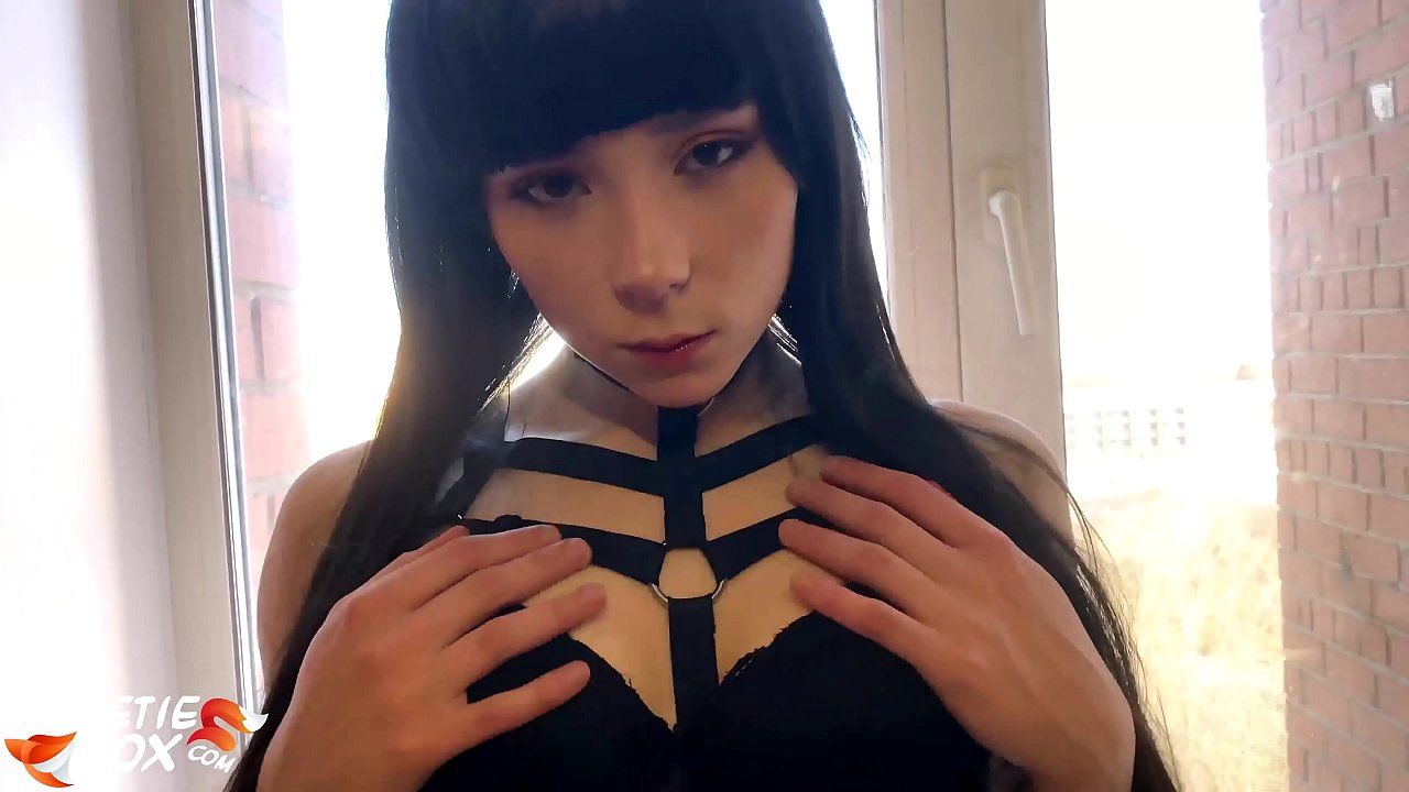 Karšta brunetė čiulpia giliai ir jautriai dulkinama už pinigus