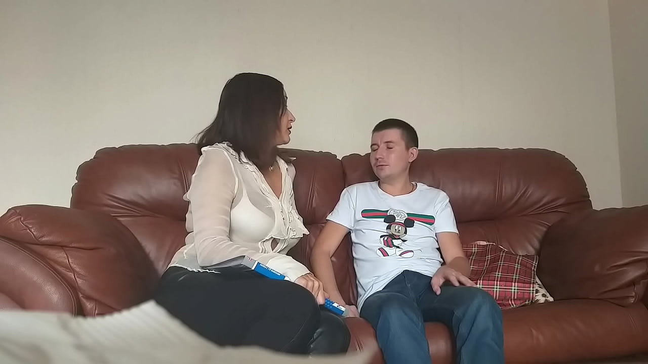 Drovus mokinys dulkina nepasotinamą mokytoją (Milf Alina Tumanova)