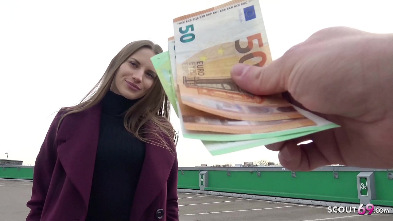 VOKIEČIŲ SKAUTAS YRA SVAJONĖ LIEČIANTIS STEELE, AUTOMOBILIŲ STOVĖJIMO AIKŠTELĖS PASAKOJIMAS IR SEKSUALUS UŽ PINIGUS